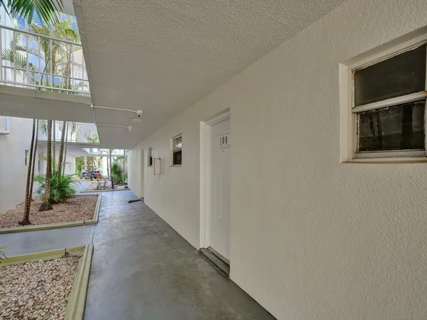 $2,000 | 4205 North University Drive, Unit 108, Sunrise, FL 33351