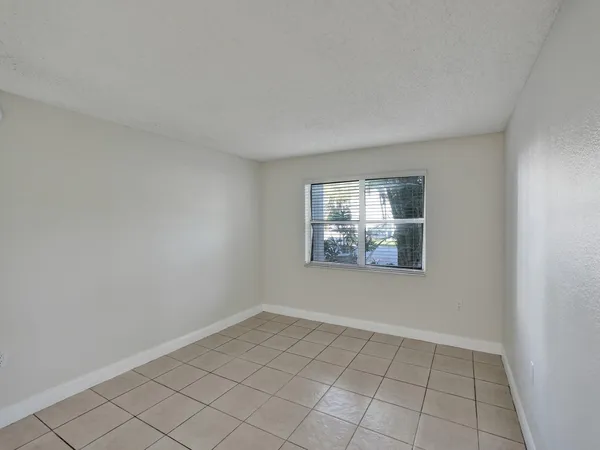 $2,000 | 4205 North University Drive, Unit 108, Sunrise, FL 33351