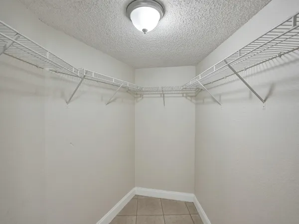 $2,000 | 4205 North University Drive, Unit 108, Sunrise, FL 33351