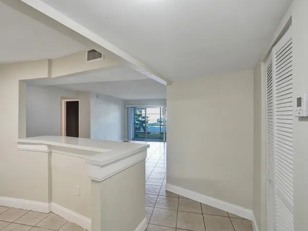 $2,000 | 4205 North University Drive, Unit 108, Sunrise, FL 33351