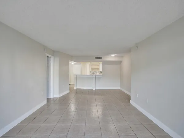$2,000 | 4205 North University Drive, Unit 108, Sunrise, FL 33351