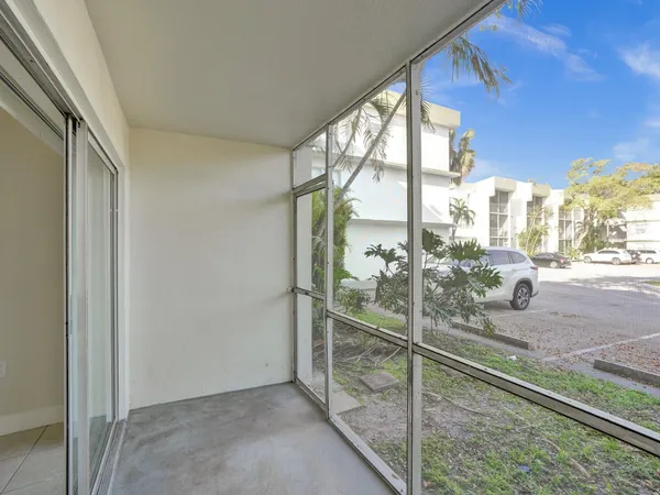 $2,000 | 4205 North University Drive, Unit 108, Sunrise, FL 33351