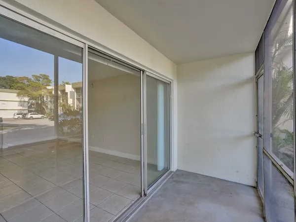 $2,000 | 4205 North University Drive, Unit 108, Sunrise, FL 33351