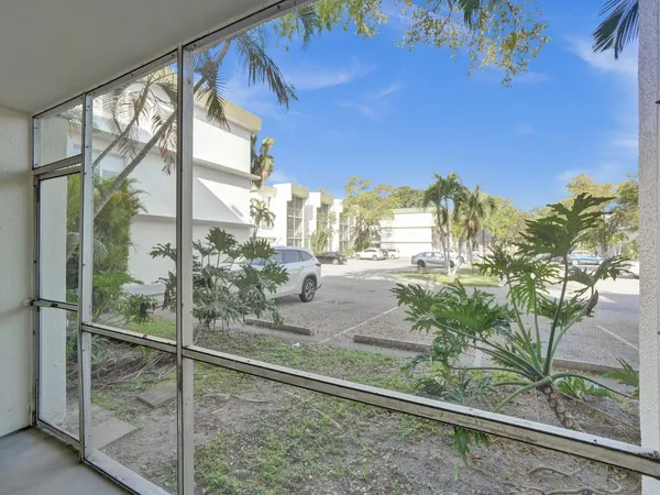 $2,000 | 4205 North University Drive, Unit 108, Sunrise, FL 33351