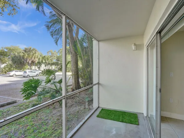 $2,000 | 4205 North University Drive, Unit 108, Sunrise, FL 33351
