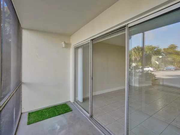 $2,000 | 4205 North University Drive, Unit 108, Sunrise, FL 33351