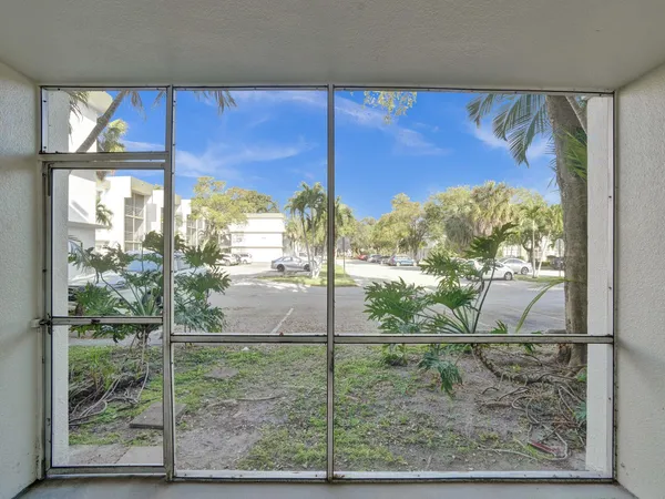 $2,000 | 4205 North University Drive, Unit 108, Sunrise, FL 33351