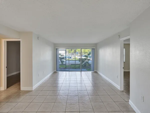 $2,000 | 4205 North University Drive, Unit 108, Sunrise, FL 33351