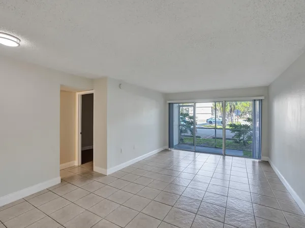 $2,000 | 4205 North University Drive, Unit 108, Sunrise, FL 33351