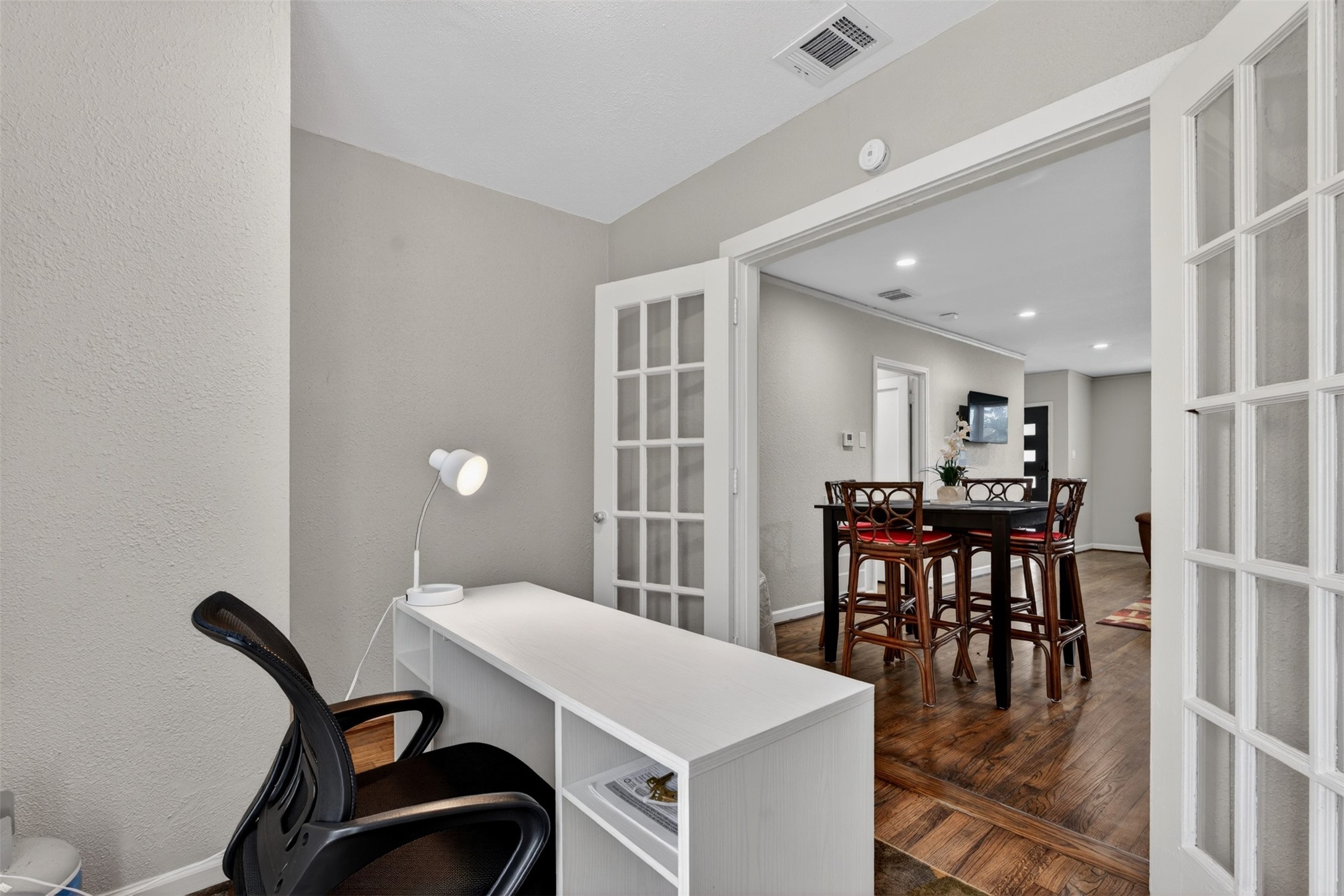 3863 Arbor Street Houston, TX 77004 - Photo 19 of 35 a view of a dining room with furniture