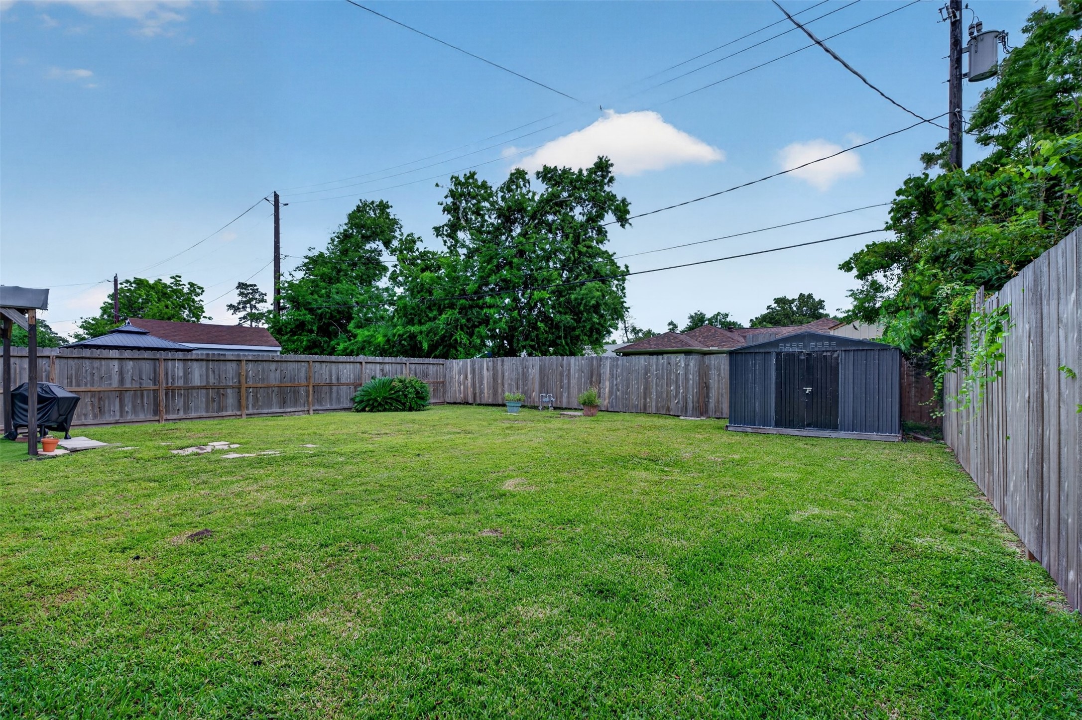 3863 Arbor Street Houston, TX 77004 - Photo 34 of 35 a view of a backyard with green space