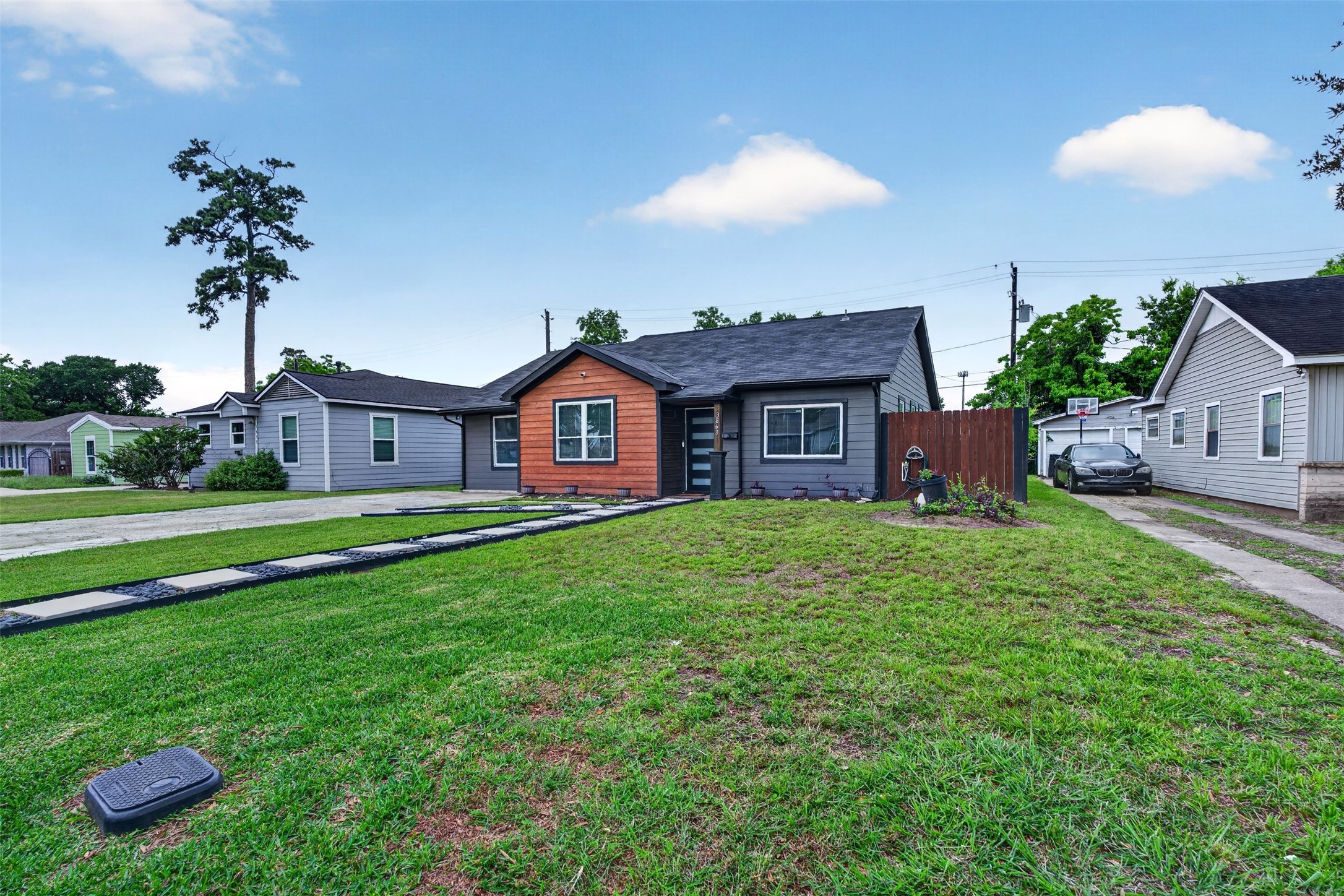 3863 Arbor Street Houston, TX 77004 - Photo 8 of 35 a house view with a garden space