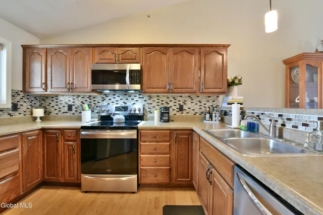 $249,900 | 410 Cedar Run, Rensselaer, NY 12144