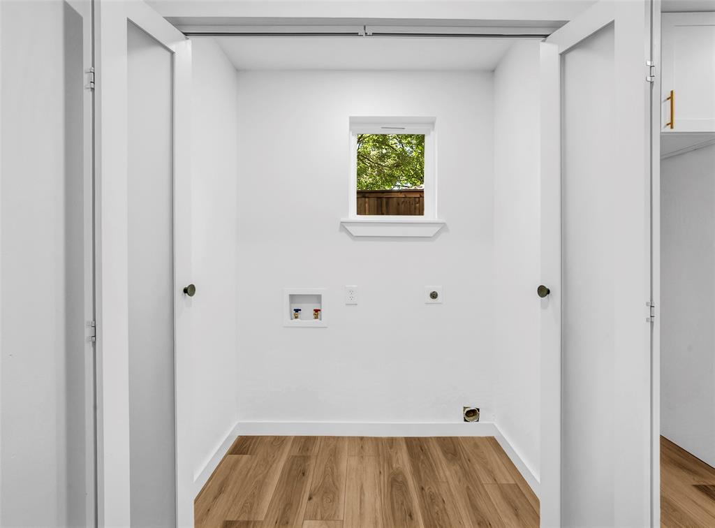 2371 Chart Drive Dallas, TX 75228 - Photo 14 of 31 a bathroom with a window