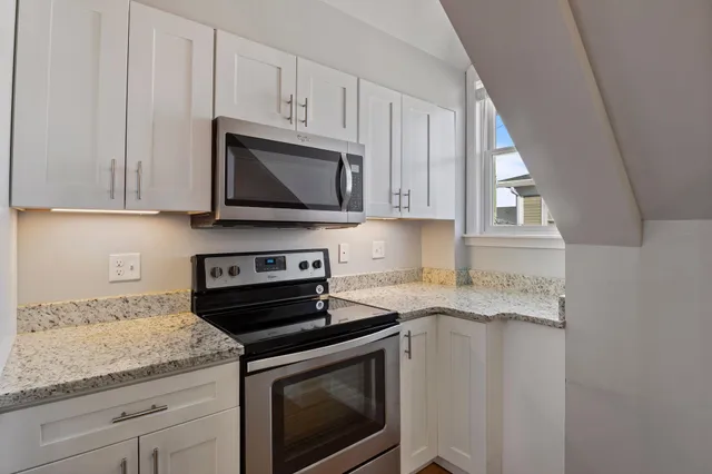 $3,950 | 303 Islington Street, Unit 4, Portsmouth, NH 03801