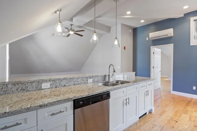 $3,950 | 303 Islington Street, Unit 4, Portsmouth, NH 03801