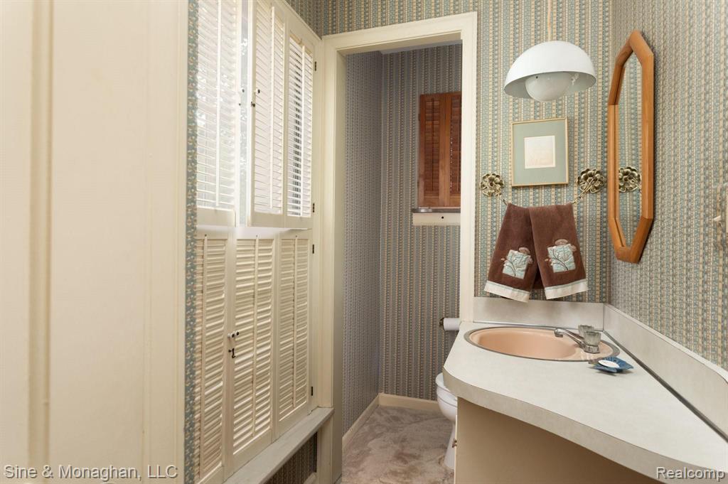 1747 Littlestone Road Grosse Pointe Woods, MI 48236 - Photo 12 of 22