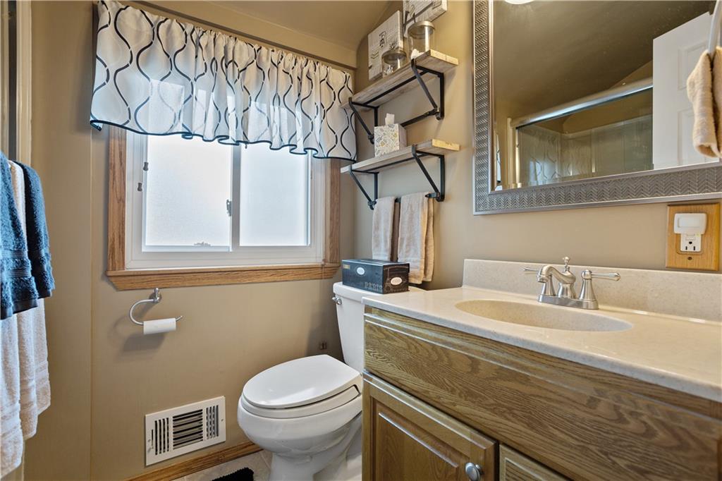 5384 Baptist Road Pittsburgh, PA 15236 - Photo 17 of 25 Gallery Image 17