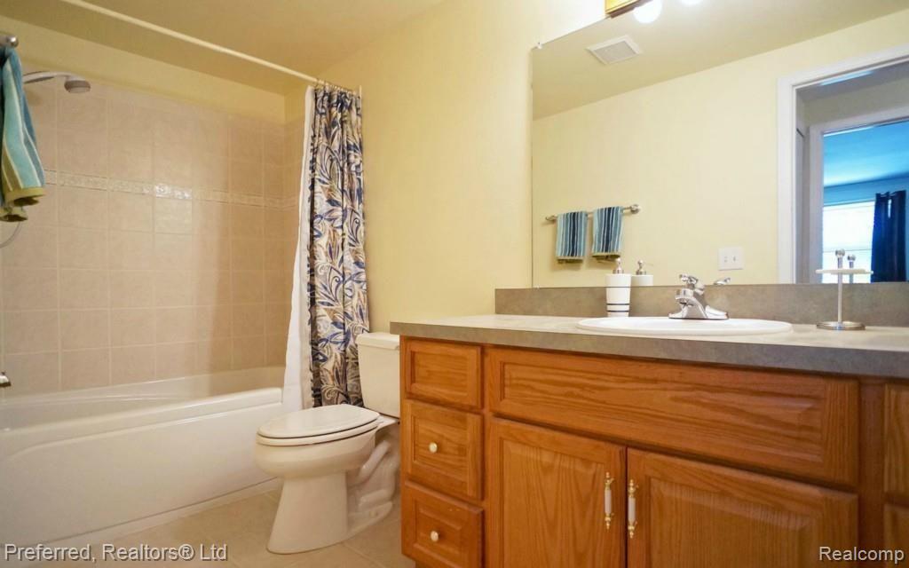 45091 Rudgate Road Canton, MI 48188 - Photo 15 of 23 Master Bath.jpg
