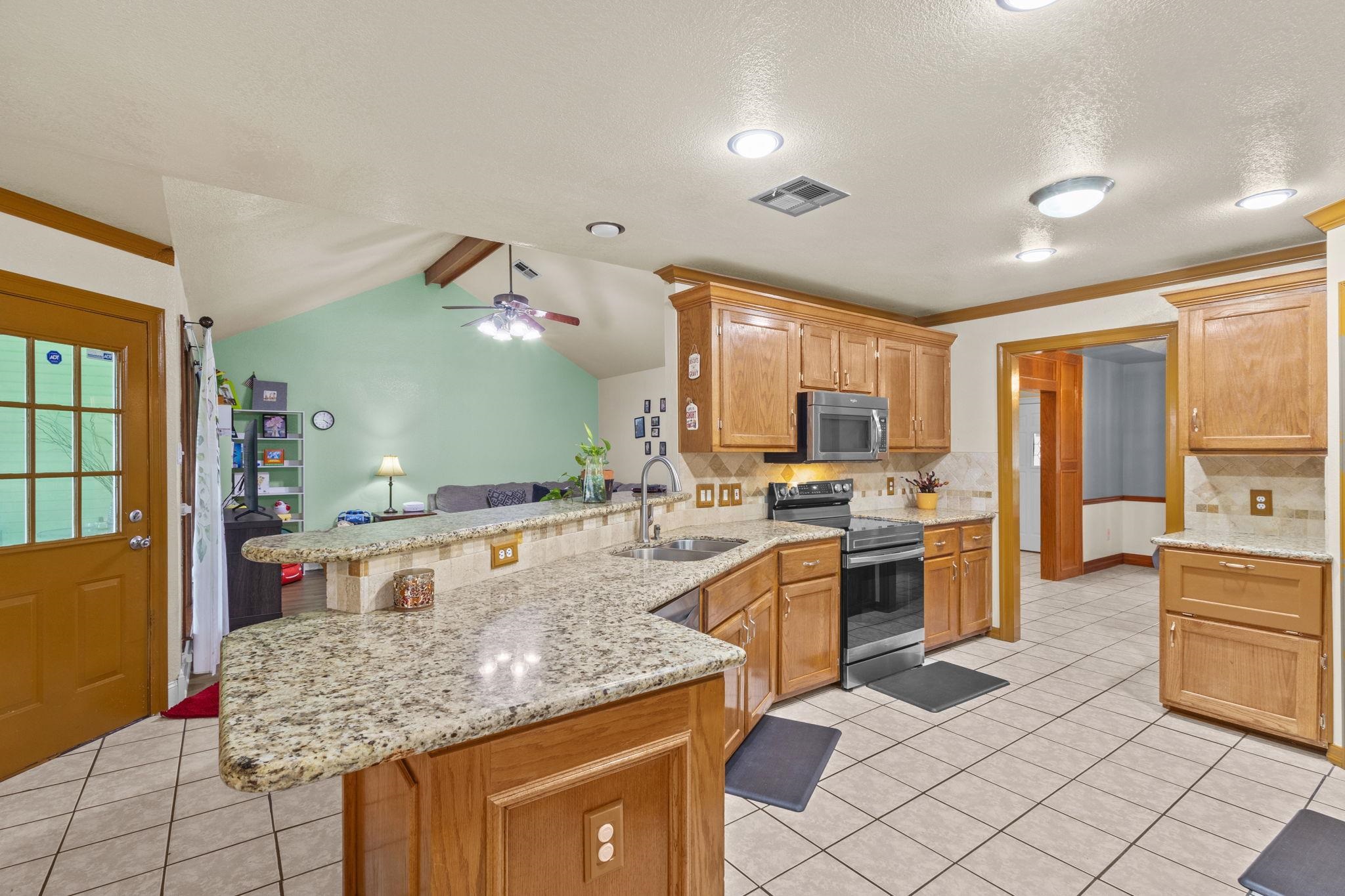 5625 Springdale Lane Beaumont, TX 77708 - Photo 14 of 42