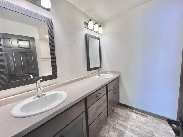 $379,900 | 2040 Red Fox Lane, Kaukauna, WI 54130