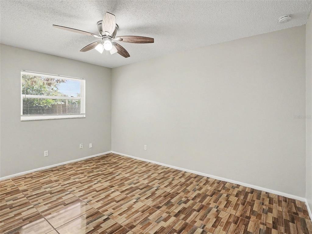 615 Thomas Jefferson Way Orlando, FL 32809 - Photo 12 of 17 a view of room with window and ceiling fan