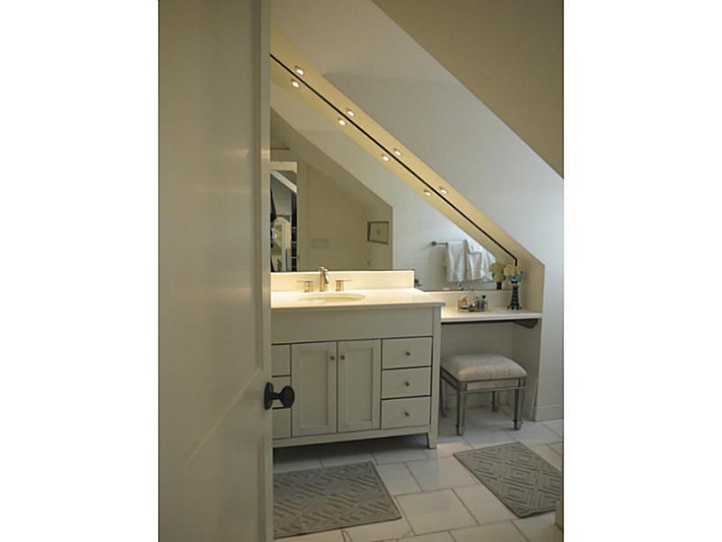56 Riverside Lane Riverside, CT 06878 - Photo 9 of 11 a bathroom with a sink and a mirror