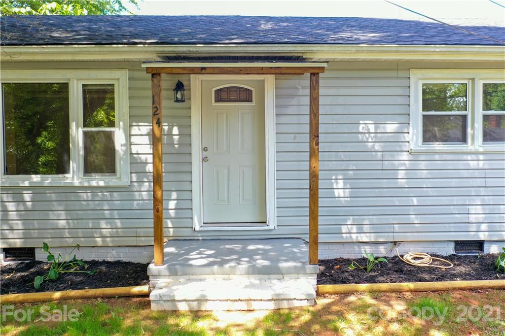 124 Harris Street Rutherfordton, NC 28139 - Photo 3 of 33 a front view of a house with a yard