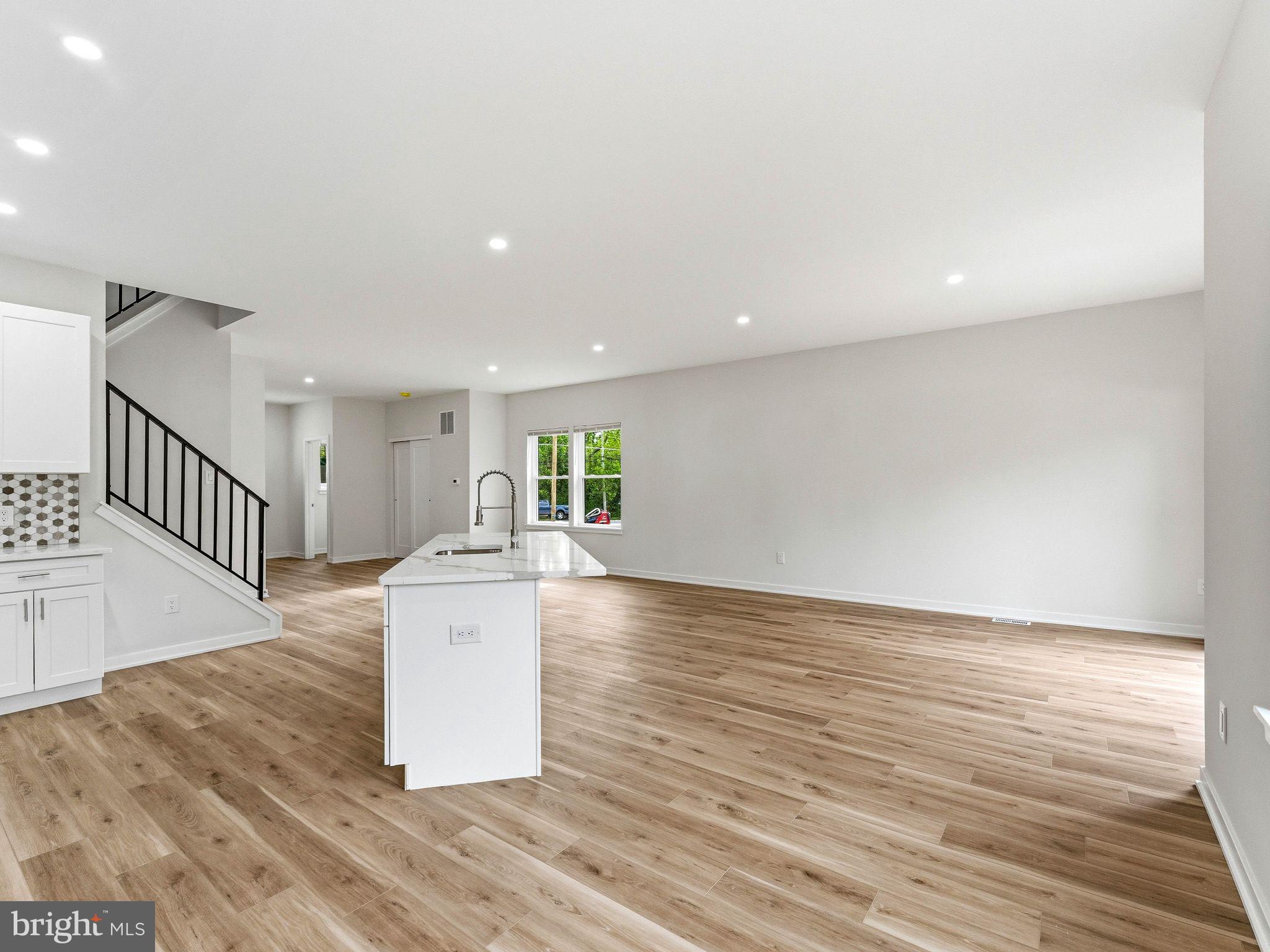 425 Almonesson Road Blackwood, NJ 08012 - Photo 19 of 51 Spacious, modern living area awaits you.