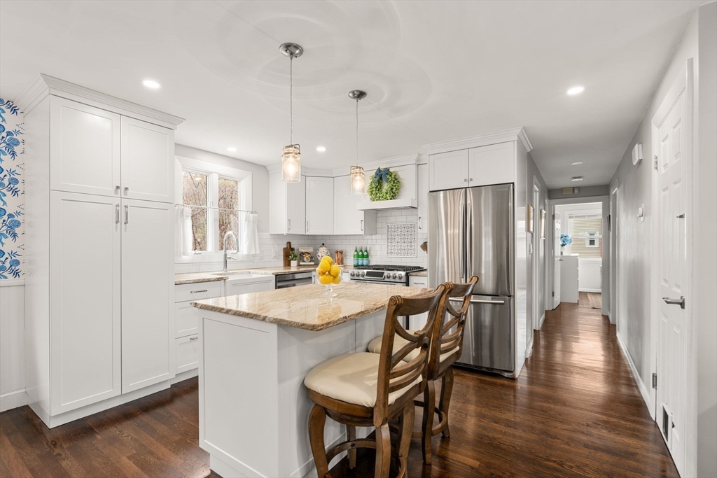 9 Stony Brook Road Burlington, MA 01803 - Photo 3 of 17