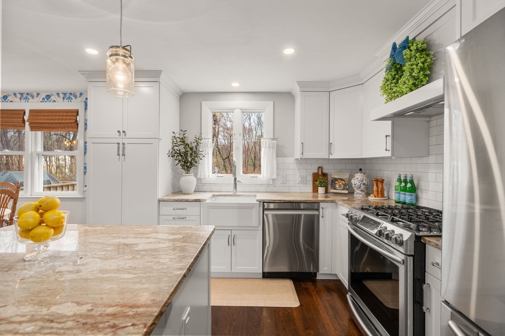 9 Stony Brook Road Burlington, MA 01803 - Photo 4 of 17