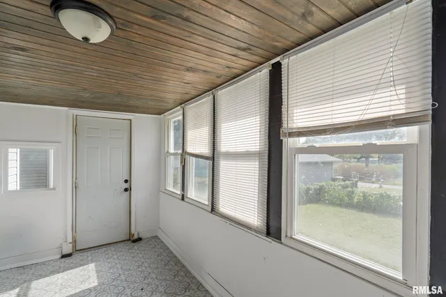 $115,000 | 2216 New Hampshire Street, Muscatine, IA 52761