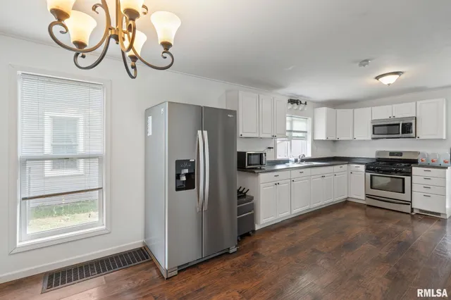 $115,000 | 2216 New Hampshire Street, Muscatine, IA 52761