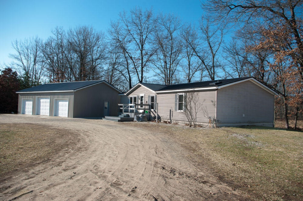 11935 North Satterlee Road Lakeview, MI 48850 - Photo 2 of 20 IMGP0010