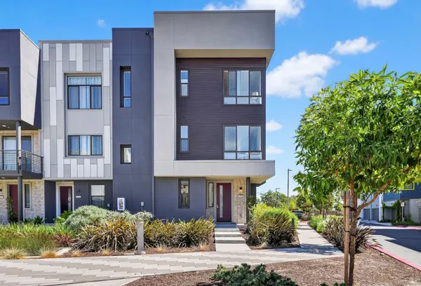 $1,050,000 | 3891 Vanguard Common, Unit 1004, Fremont, CA 94538