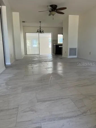 $2,395 | 300 94th Avenue North, St. Petersburg, FL 33702