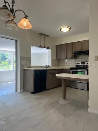 $2,395 | 300 94th Avenue North, St. Petersburg, FL 33702