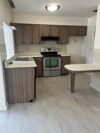 $2,395 | 300 94th Avenue North, St. Petersburg, FL 33702