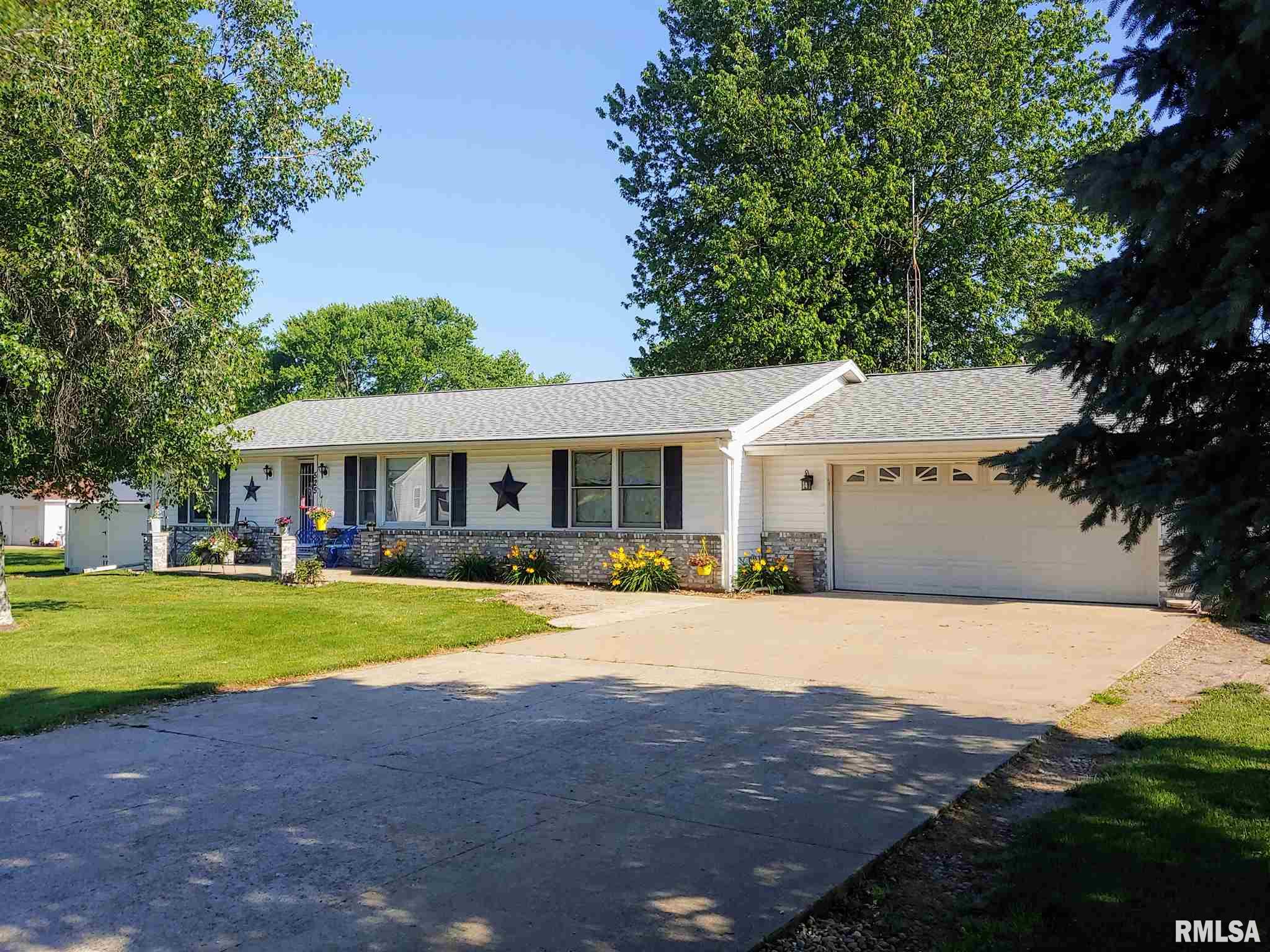 525 West Myrtle Street Canton, IL 61520 - Photo 1 of 36 Gallery Image 1