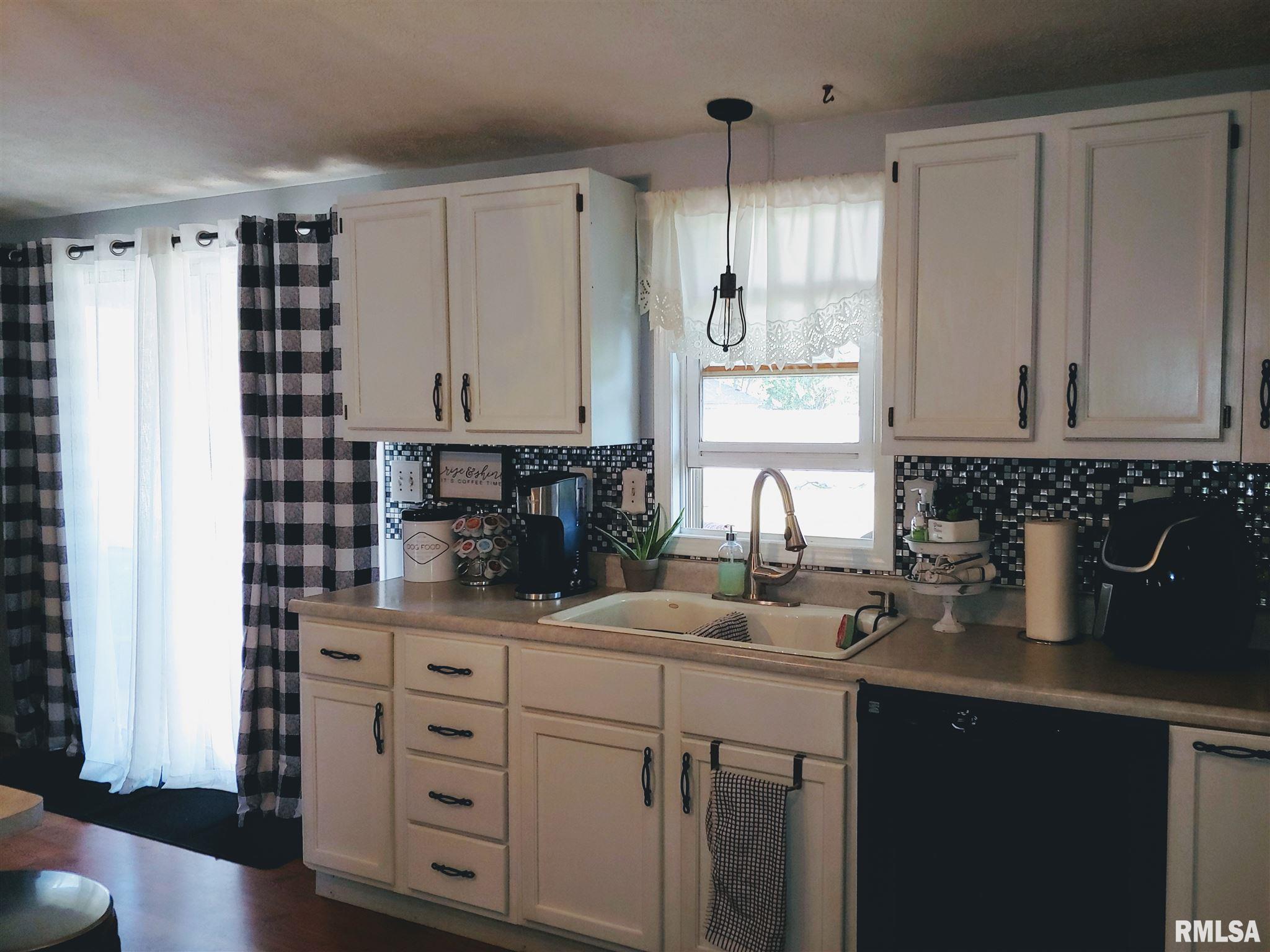 525 West Myrtle Street Canton, IL 61520 - Photo 12 of 36 Gallery Image 12