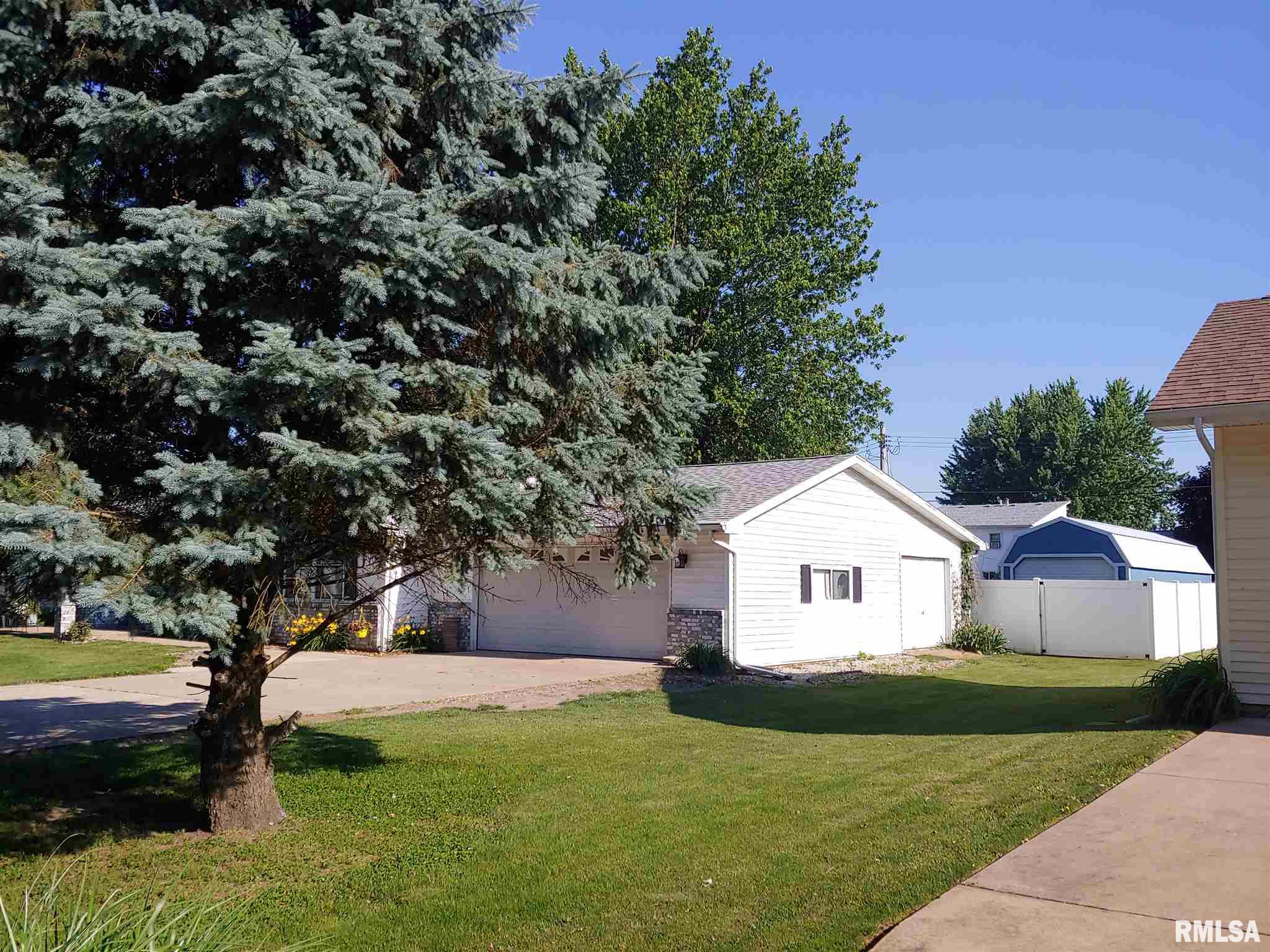 525 West Myrtle Street Canton, IL 61520 - Photo 3 of 36 Gallery Image 3
