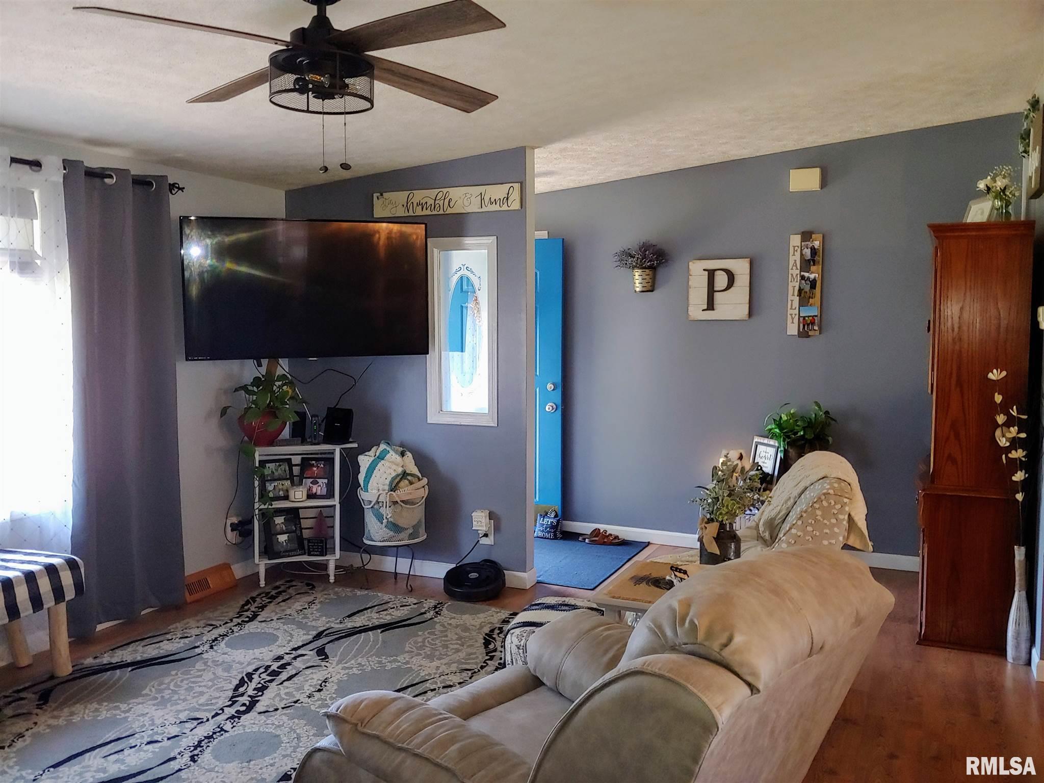 525 West Myrtle Street Canton, IL 61520 - Photo 7 of 36 Gallery Image 7