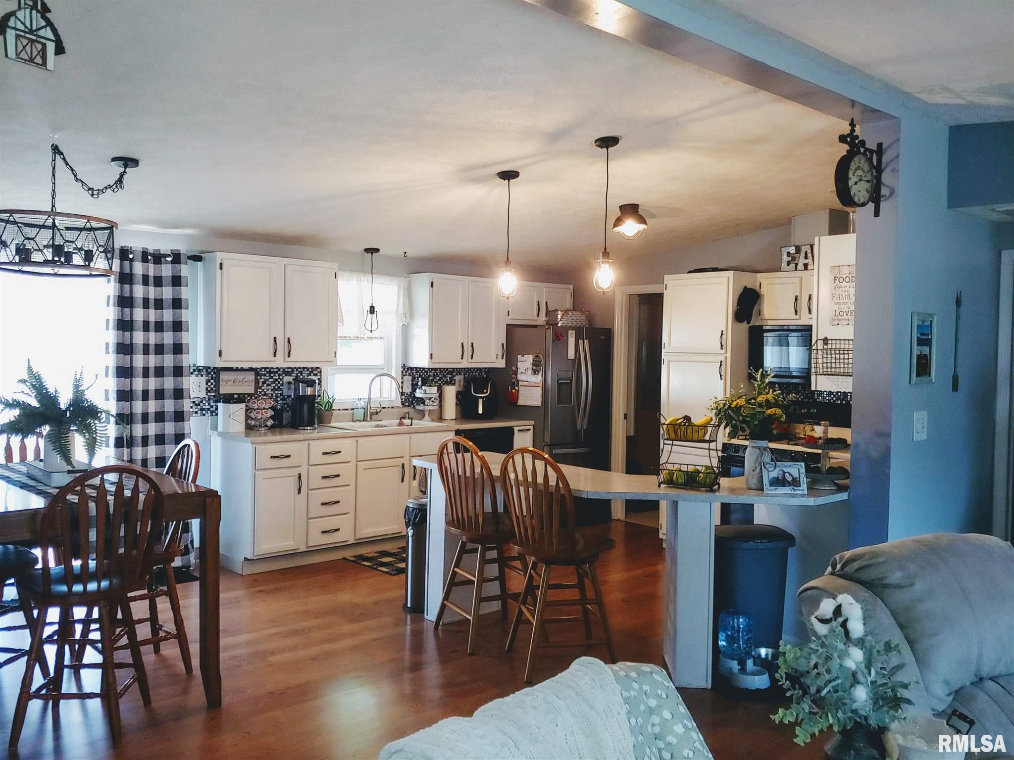 525 West Myrtle Street Canton, IL 61520 - Photo 9 of 36 Gallery Image 9