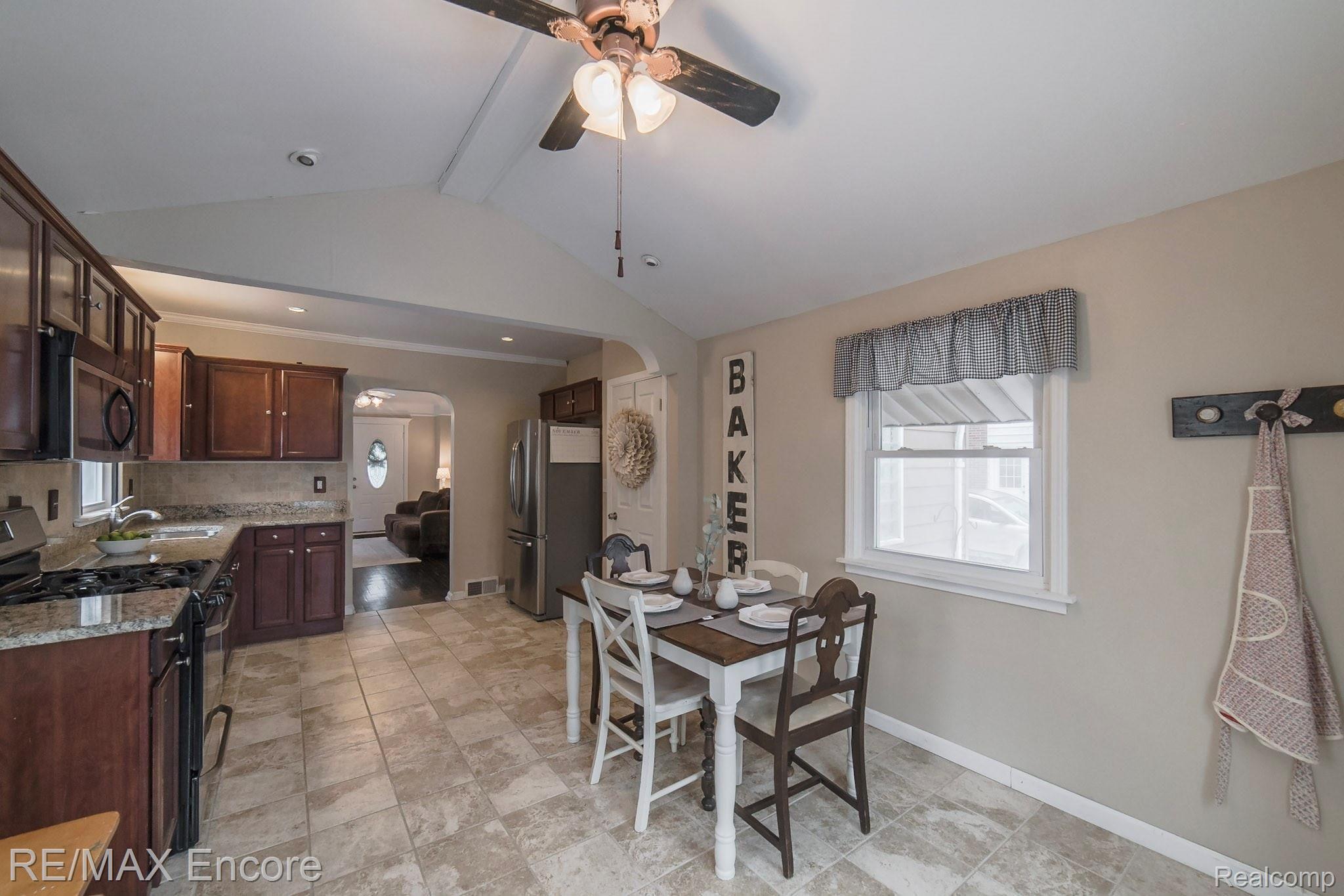 2875 Devondale Road Rochester, MI 48309 - Photo 15 of 42 25-DSC_0672.jpg
