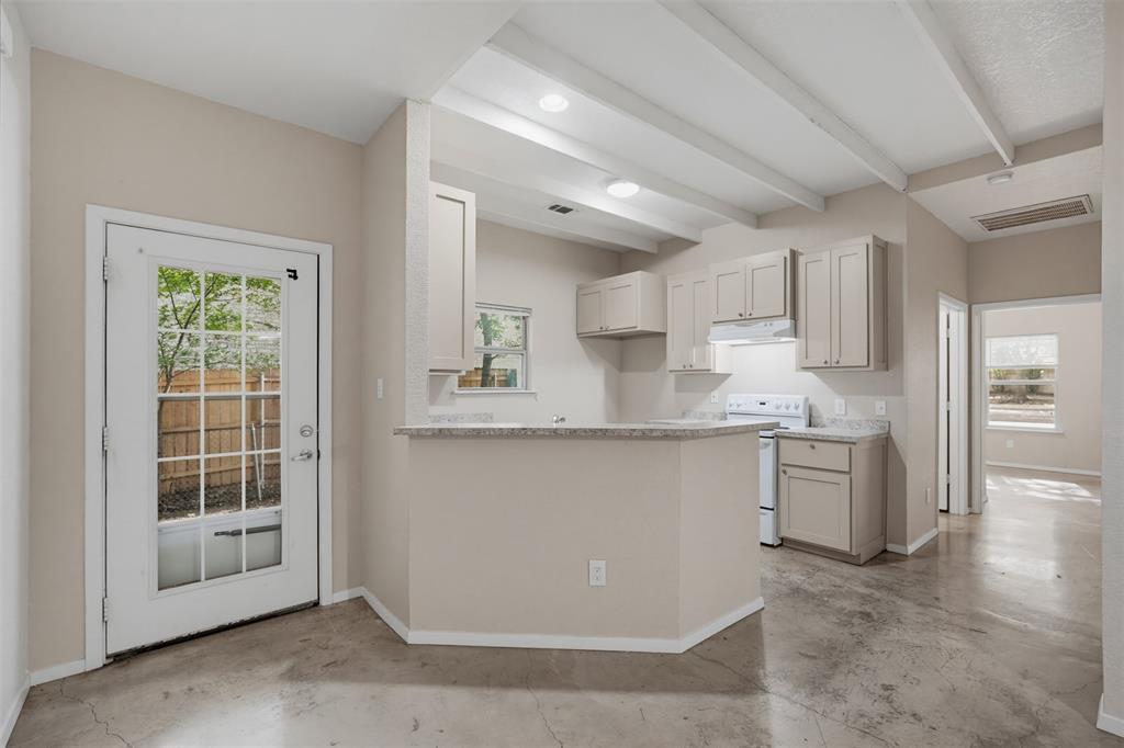 103 Del Rio Avenue, Unit B Benbrook, TX 76126 - Photo 9 of 31