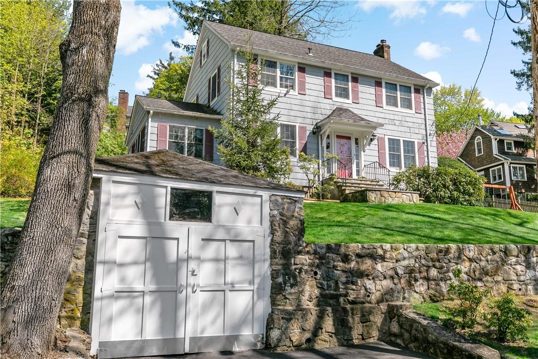 Welcome To This Charming Chappaqua Updated Vintage Colonial Within Walking Distance To Town,Train And Shops