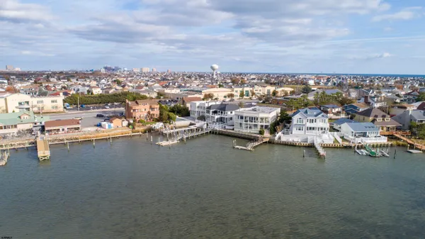 $35,000 | 8407 Wellington Avenue, Unit MEMORIAL DAY (2026) THRU JUNE, Margate City, NJ 08402