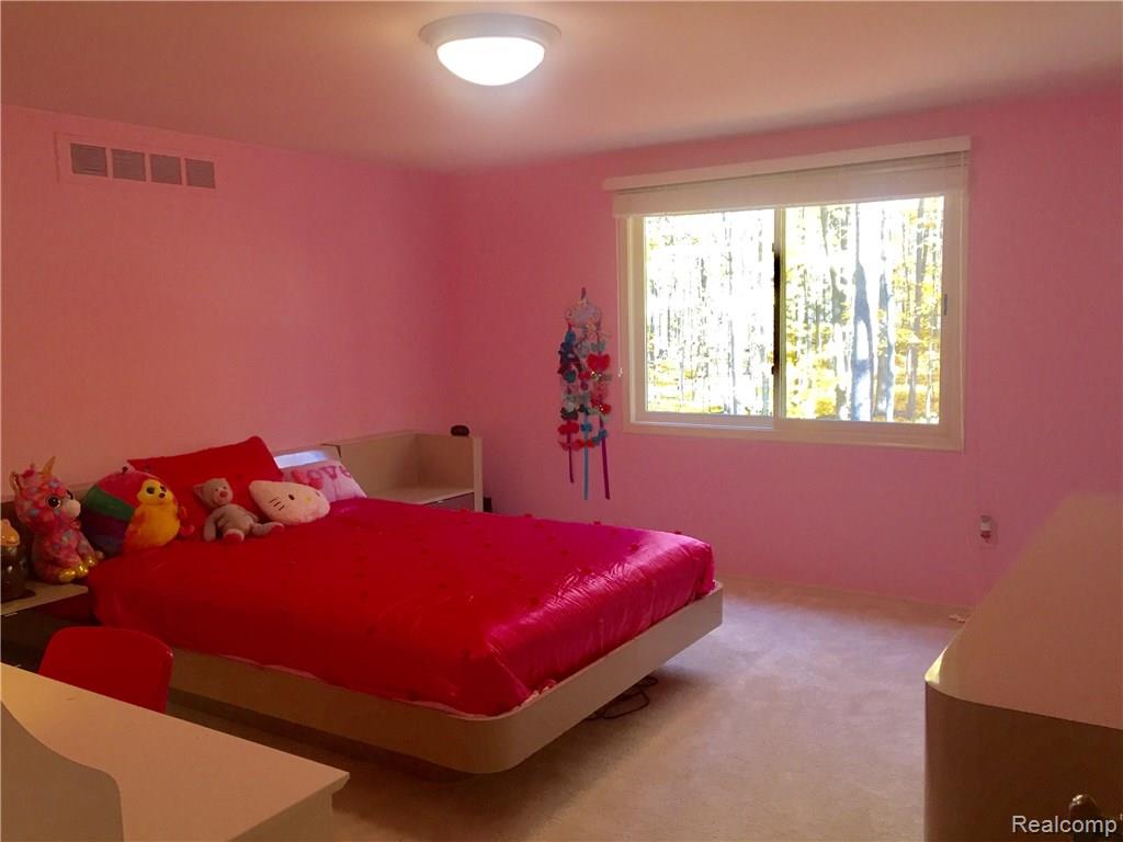 30618 High Valley Road Farmington Hills, MI 48331 - Photo 38 of 46
