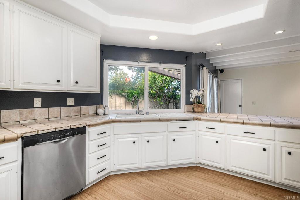 1729 Gascony Road Encinitas, CA 92024 - Photo 8 of 31