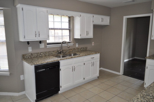 123 Ridgewood Drive Daphne, AL 36526 - Photo 2 of 7 Kitchen 1